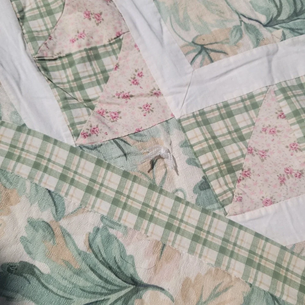 Vintage Quilt Bedspread Floral Green Beige 84x96 Farmhouse Patchwork Plaid